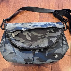 Lululemon festival bag